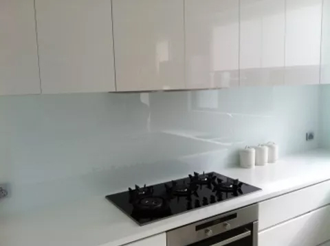 Glass-splashback